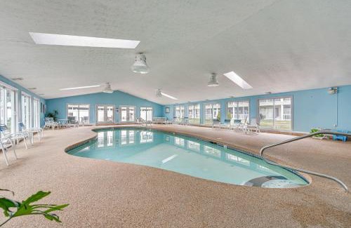 Wells Apartment | 2 Mi to Drakes Island Beach Condo with Indoor Pool!
