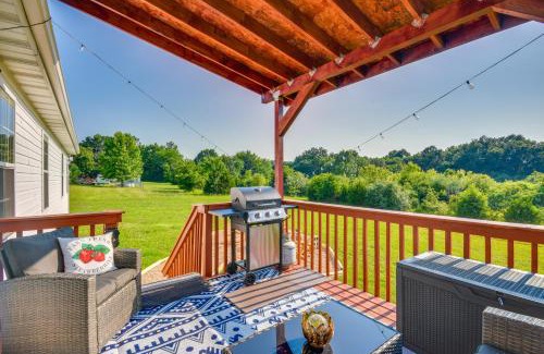 Fulton House | 2 Mi to Dtwn Fulton Meadowlark Home with Deck!
