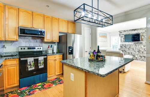 Hagerstown House | < 2 Mi to Dtwn Hagerstown: Townhome w/Fireplace