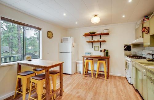Prescott House | 2 Mi to Dtwn Prescott Cabin with Furnished Deck!