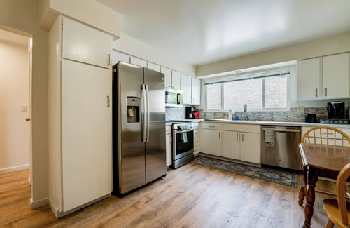 Northeast Reno House | 2 Mi to Dtwn Reno & UNR: City-View Townhome!