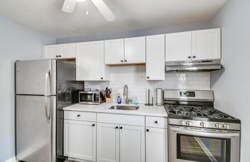 Syracuse Apartment | 2 Mi to Dtwn Syracuse Cozy Updated Apt!