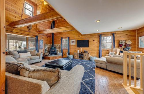 Union Dale House | 2 Mi to Elk Mountain Poconos Escape on 11 Acres!