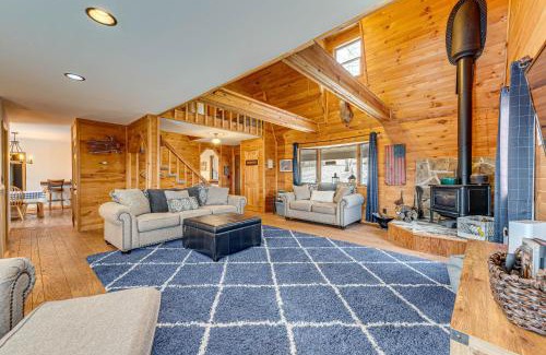 Union Dale House | 2 Mi to Elk Mountain Poconos Escape on 11 Acres!