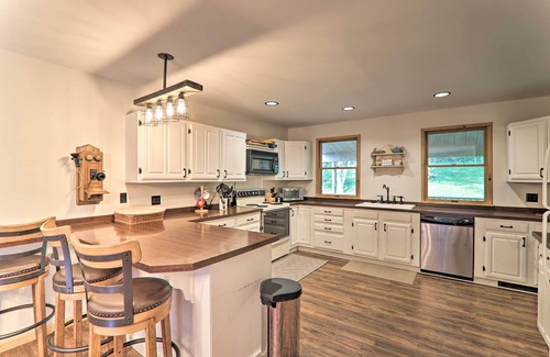 Union Dale Cabin | 2 Mi to Elk Mountain: Poconos Escape on 11 Acres!