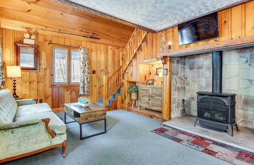 Freedom Cabin | 2 Mi to Ossipee Lake: Forest-View Sanctuary!