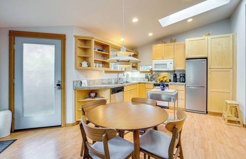 Southeast Eugene Apartment | 2 Mi to UO: Cozy Retreat in Eugene!