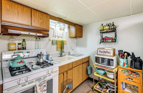 Cheektowaga Apartment | 2 Mi to Walden Galleria: Apartment w/Patio