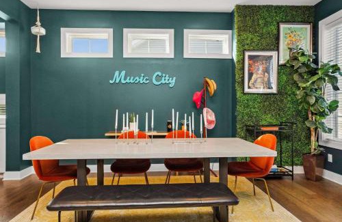 Historic Waverly House | 2 Miles to DWNTN Walk to Coffee Food Comedy Club