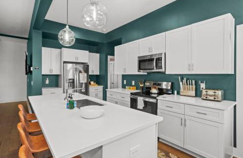 Historic Waverly House | 2 Miles to DWNTN Walk to Coffee Food Comedy Club