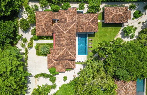 Tamarindo House | 2 min walk Private path to the beach .ACCESS Beach club . Daily maid .