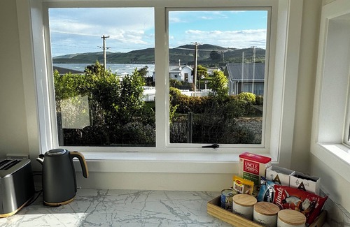 Kaka Point House | 2 minute walk to the beach.