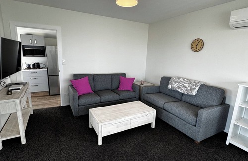 Kaka Point House | 2 minute walk to the beach.