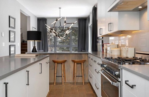 Vail House | 2 minutes to skiing and 5 minutes to golfing. Private Vail home!