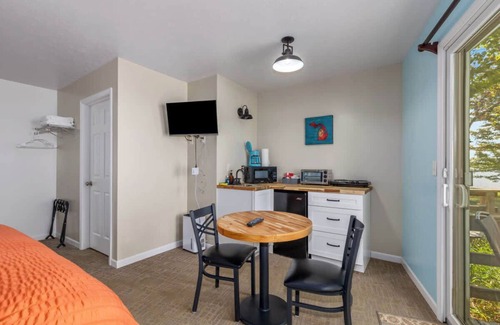 Lake City Apartment | 2 Modern Combined Family Studio Apartments