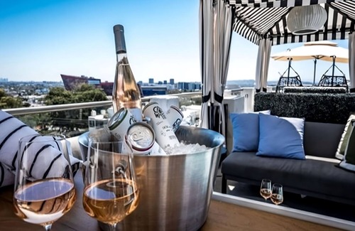 Norma Triangle House | 2 Modern Units! Family- Friends Reunion at the Rooftop Poolside Bar
