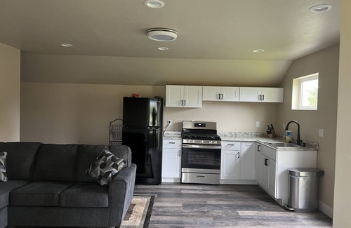 Orchard Homes Apartment | 2 month minimum stay. 1 Bedroom 1 Bath with a spare room for guests or office.