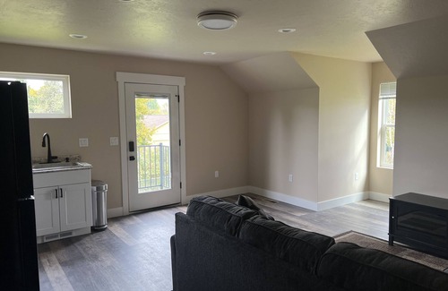 Orchard Homes Apartment | 2 month minimum stay. 1 Bedroom 1 Bath with a spare room for guests or office.