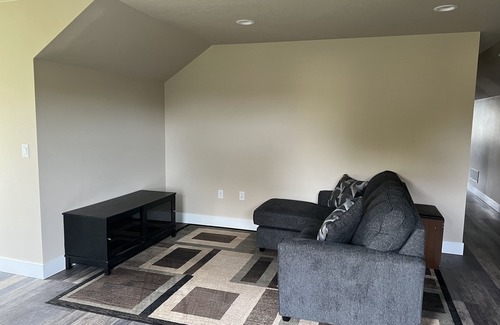 Orchard Homes Apartment | 2 month minimum stay. 1 Bedroom 1 Bath with a spare room for guests or office.