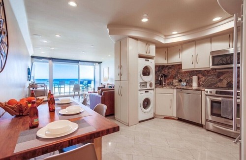 Mission Beach House | 2 Ocean Front Units ★ 2 Patios ★ 2 Levels