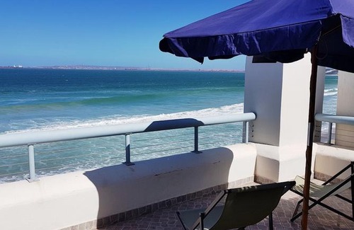 Paradise Beach Apartment | 2 On the Beach 1 Self catering