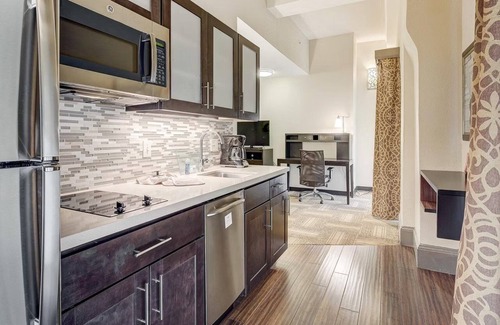 Downtown Baltimore Hotel | 2 Pet-Friendly Suites w/Kitchen for Extended Stays – Central Location