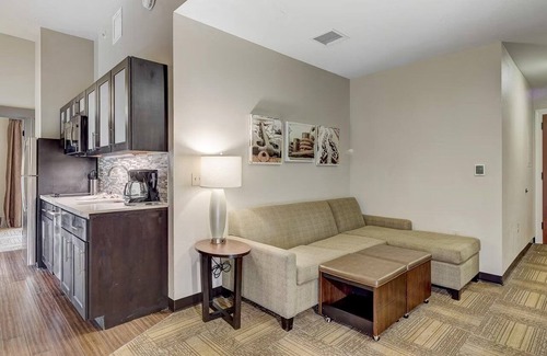 Downtown Baltimore Hotel | 2 Pet-Friendly Suites w/Kitchen for Extended Stays – Central Location