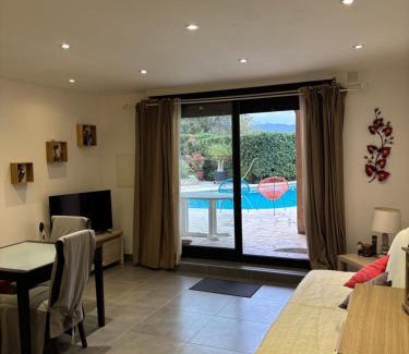 La Roquette-sur-Siagne Apartment | 2 pièces dans villa avec piscine parking à 10 mins de Cannes