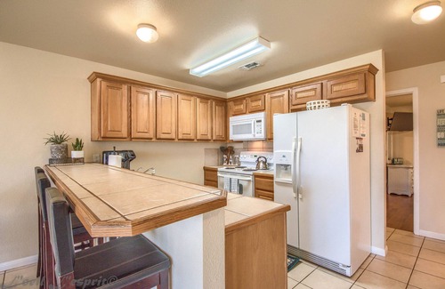New Braunfels Condo | 2 Pools, 4 Hot tubs on the Guadalupe River! Walk to Schlitterbahn!