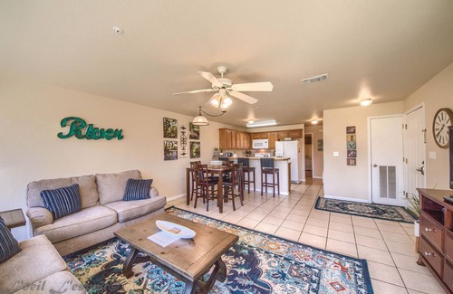 New Braunfels Condo | 2 Pools, 4 Hot tubs on the Guadalupe River! Walk to Schlitterbahn!