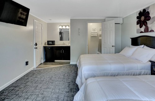 Halifax House | 2 Qn Beds at Halifax Inn. On 147 Near Millersburg