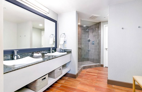 Carlsbad Village Hotel | 2 Relaxing Units, Pool Terrace 2 Queen, Beach Terrace, Free Breakfast
