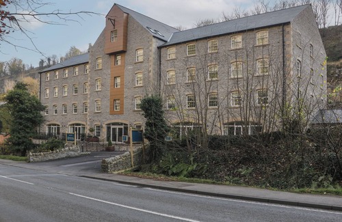 Stoney Middleton Cottage | 2 ROCK MILL HOLIDAY APARTMENTS, pet friendly, with a garden in Calver
