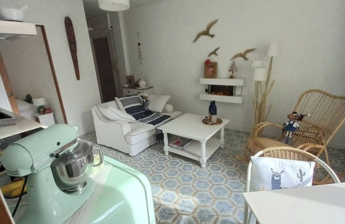 Juan-les-Pins Apartment | 2 ROOM APARTMENT NEAR THE SEA AND PINES OF JUAN-LES-PINS
