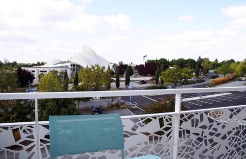 Jonzac Apartment | 2-room flat in the residence Les Coteaux de Jonzac with balcony