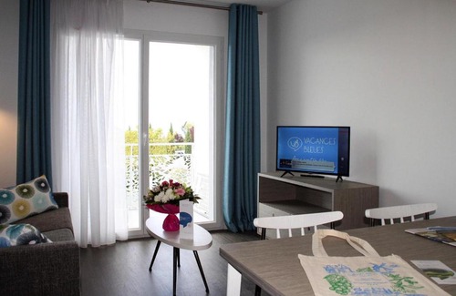 Jonzac Apartment | 2-room flat in the residence Les Coteaux de Jonzac with balcony