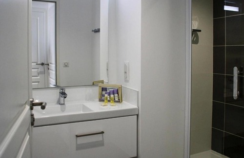Jonzac Apartment | 2-room flat in the residence Les Coteaux de Jonzac with balcony