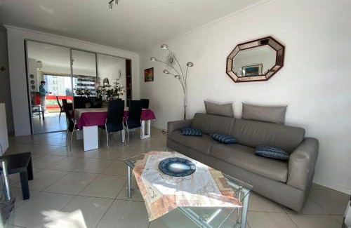 Cannes Apartment | 2 rooms facing south 300m from the Croisette LIVE IN LE BOSQUET