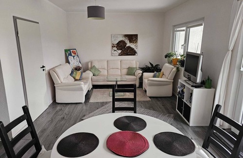 Gevelsberg House | 2 rooms in the "WG-Haus"/guest house, quiet location, single room and double room with private bathroom