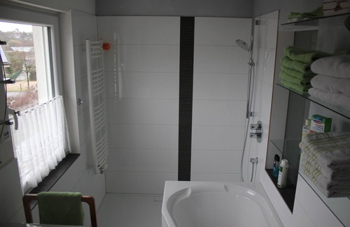 Gevelsberg House | 2 rooms in the "WG-Haus"/guest house, quiet location, single room and double room with private bathroom