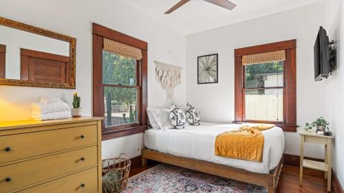 City Heights House | 2 Side-by-Side San Diego Homes w Shared Backyard Firepit BBQ Casa Craftsman Casita on Landis by Avantstay