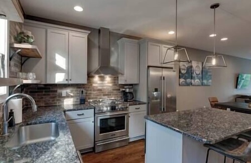 Melrose House | 2 Spacious Townhomes-Just Steps from Brunch Bliss