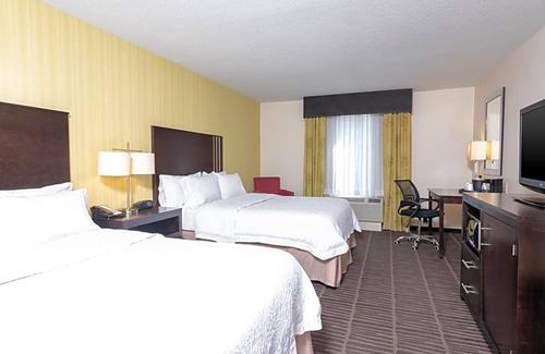 Saginaw Hotel | 2-Star Hotel ∙ Hampton Inn & Suites Saginaw