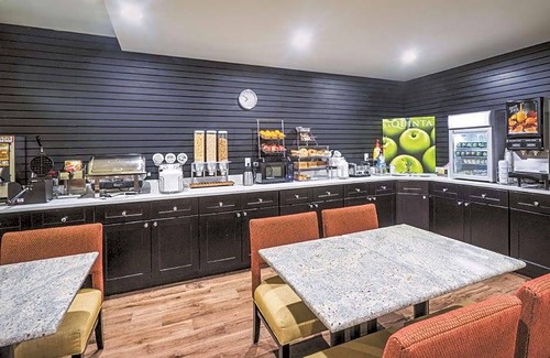 Bedford-Stuyvesant Hotel | 2-Star Hotel ∙ La Quinta by Wyndham Brooklyn Central