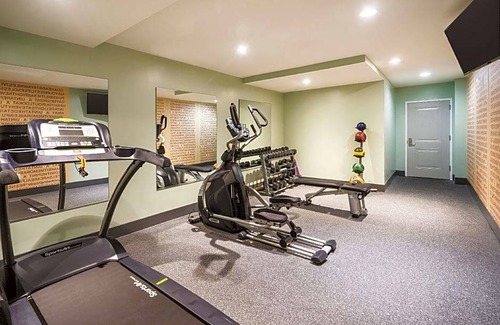 Bedford-Stuyvesant Hotel | 2-Star Hotel ∙ La Quinta by Wyndham Brooklyn Central