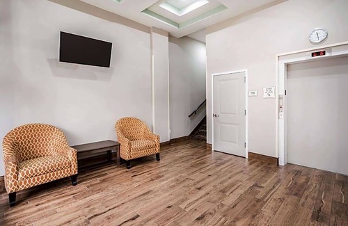 Bedford-Stuyvesant Hotel | 2-Star Hotel ∙ La Quinta by Wyndham Brooklyn Central