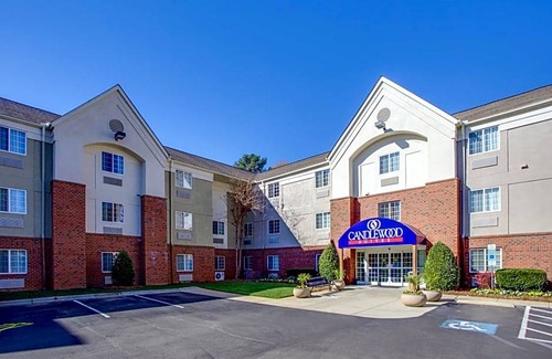 Crabtree Hotel | 2-Star Hotel ∙ Candlewood Suites Raleigh Crabtree, an IHG Hotel