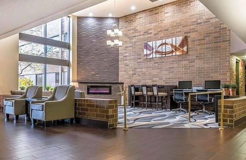 East Bloomington Hotel | 2-Star Hotel ∙ Quality Inn & Suites Mall of America - MSP Airport