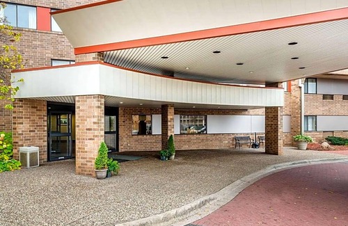 East Bloomington Hotel | 2-Star Hotel ∙ Quality Inn & Suites Mall of America - MSP Airport