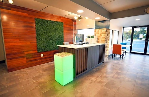 Pine Grove Hotel | 2-Star Hotel ∙ Baymont by Wyndham Pine Grove